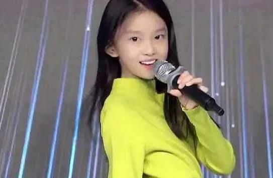 宋小睿的真名是什么,宋咨睿為什么不用上學