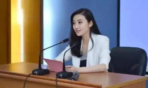 景甜后面大佬到底是誰，本人坦言是男朋友捧紅了自己