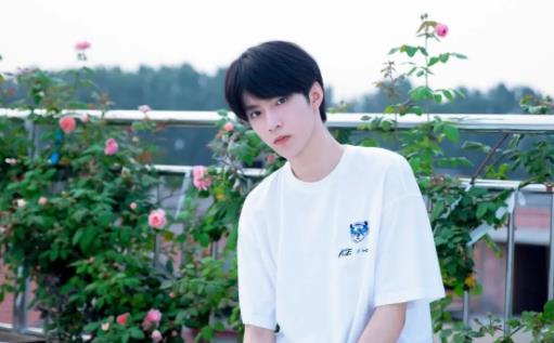 巴蜀中學(xué)十大校草，劉耀文位居重慶校草投票排名第一