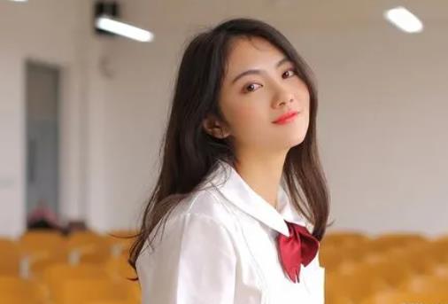 女生暗戀男生的信號,一般對你的無意肢體接觸毫不反感