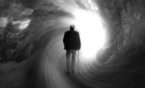 去世的人越疼愛誰越不托夢,希望現(xiàn)實中的你不要牽掛他