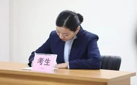 公務員考試都考什么科目和內容,為什么要應屆生限制35周歲