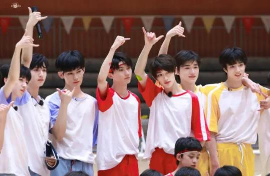 時代少年團各自偶像，宋亞軒的偶像是譚維維