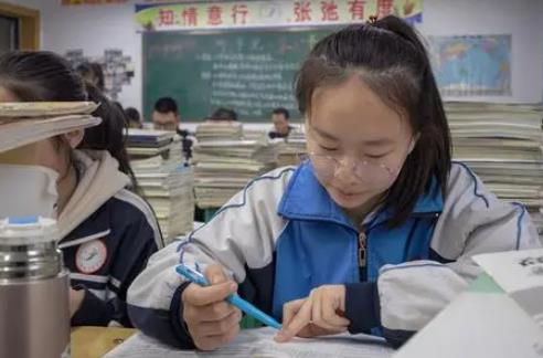 高考不能戴眼鏡嗎，戴非金屬邊框眼鏡避免不必要的麻煩