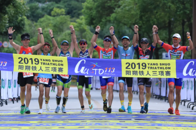 鐵人三項是哪三項,天然水域游泳、公路自行車、公路長跑