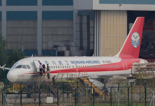 8633飛機(jī)真實(shí)事件，成功備降挽救了128名乘客的安全