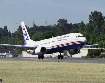 波音737能坐多少人，這款中型飛機能乘坐150人左右