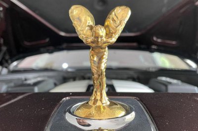 勞斯萊斯小金人多少錢,一個車身裝飾物就價值16萬元