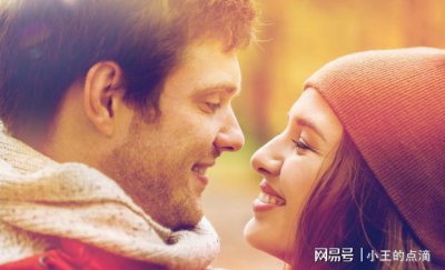 男生接吻時為什么手不老實,這是一種身體本能