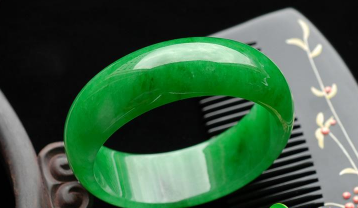 帝王綠翡翠多少錢一克，為什么那么貴.一克零售上千元