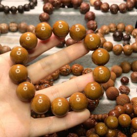 紫金鼠手串是什么材料，一般用的是棕櫚樹的種子