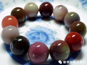 鹽源瑪瑙的作用與功效,將它戴在身上能增強人的自信心