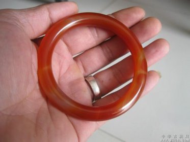 瑪瑙手鐲一般多少錢,價值過百萬的手鐲為什么會變色