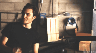 女的給男生倒插煙什么意思,說明這個女孩對你有好感