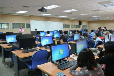 北大青鳥多少學費,一年班一萬多.多年班大概三四萬