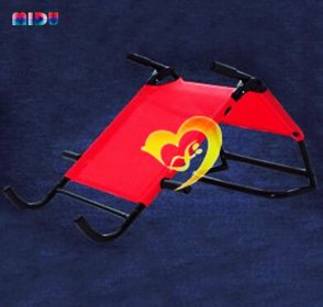 合歡椅怎么使用,背對男性趴在彈力帶上滿足他對姿勢的要求