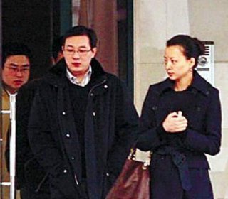 董卿老公最近出什么事了，從年初起就不知去向