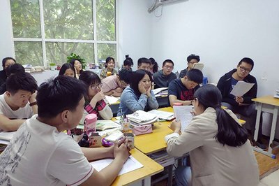 高三補習班半年多少錢,常見的就是200至300左右一節課