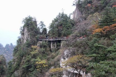 老君山不對外國人開放原因,因為地處軍事基地