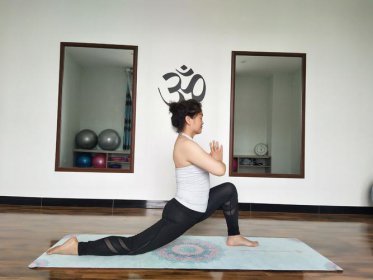 新月式和騎馬式的區別，練習方法和主要功效都不同