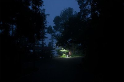 2012年天突然黑了一下，有人猜測當天地球重置了