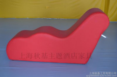 酒店里s型的椅子干嘛用的，專給小情侶們準備的