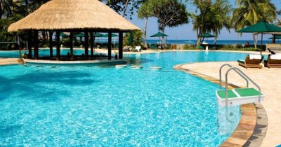 游泳池都需要什么設(shè)備，水處理、殺菌、照明、恒溫設(shè)備