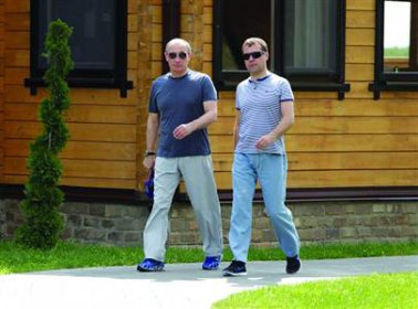 用腳走路犯法嗎，大規(guī)模團(tuán)體占用機(jī)動(dòng)車道健走違法